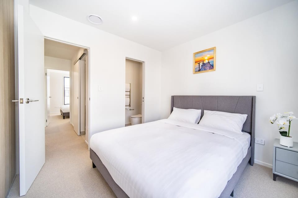 Brand new beautiful townhouse with two bedrooms and free parking Villa in Auckland