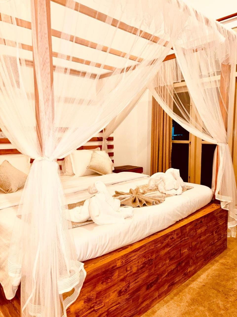 Bed, Bedroom, towels