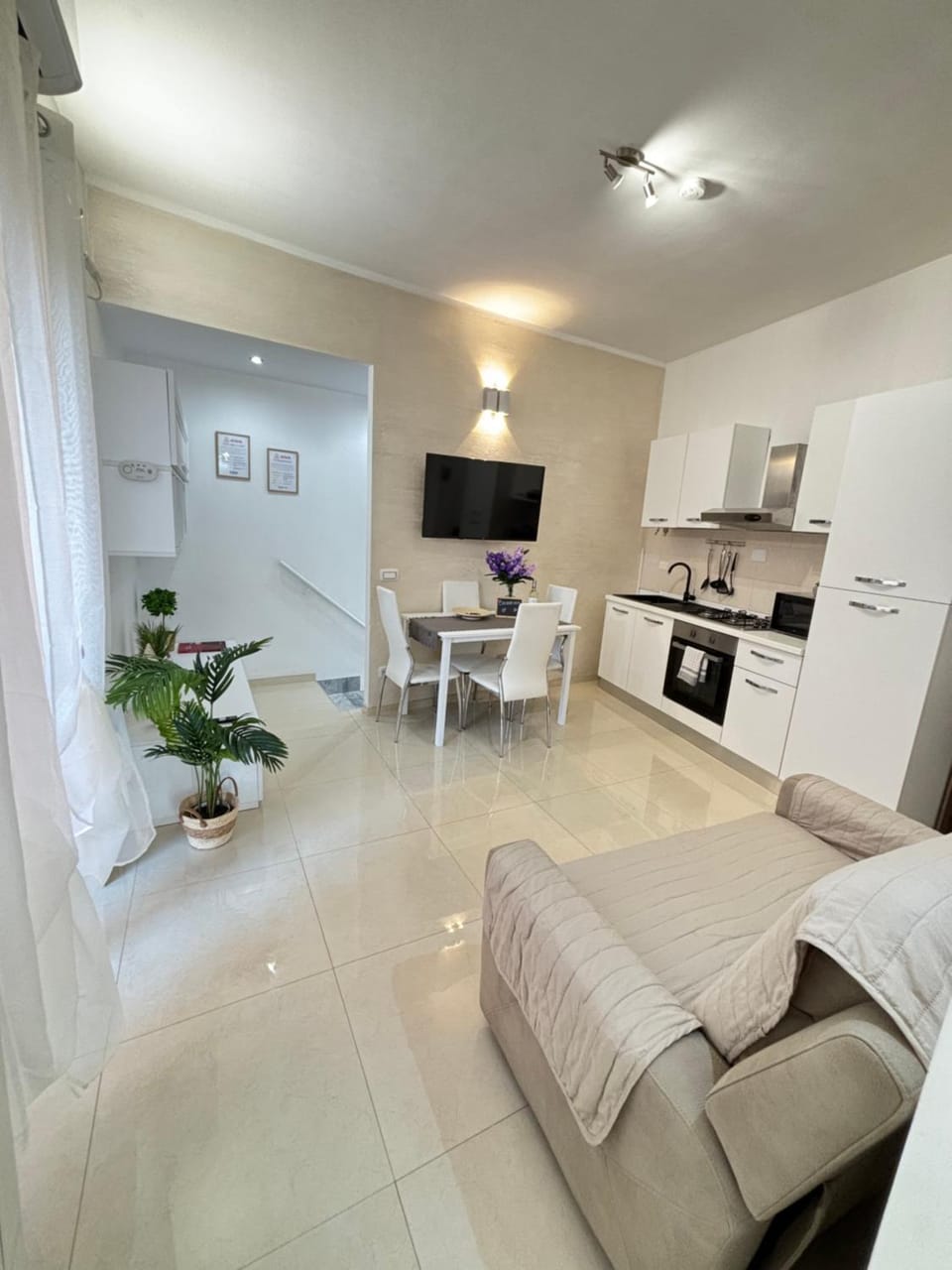 TV and multimedia, Living room, Dining area, oven, stove