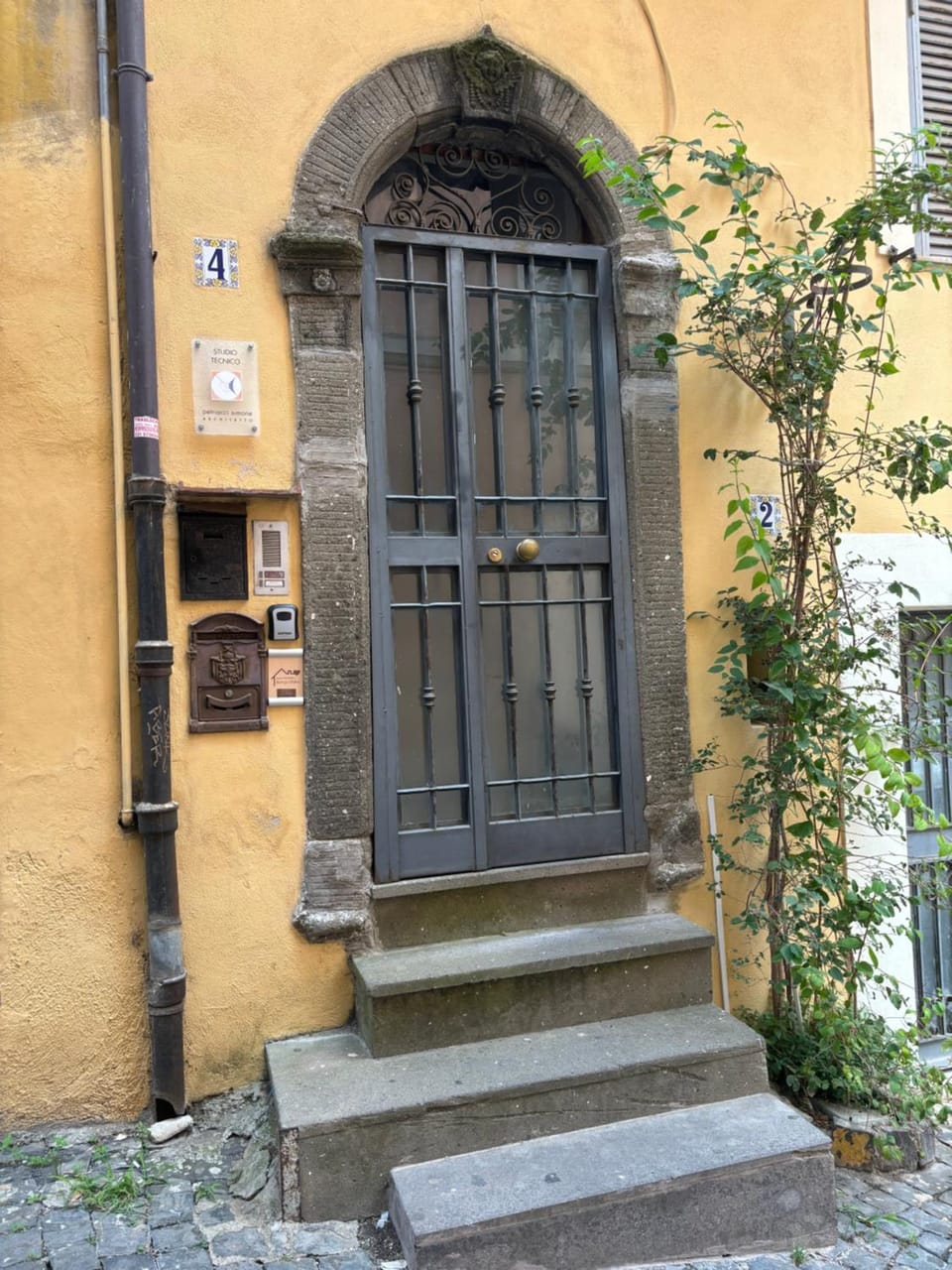 Facade/entrance