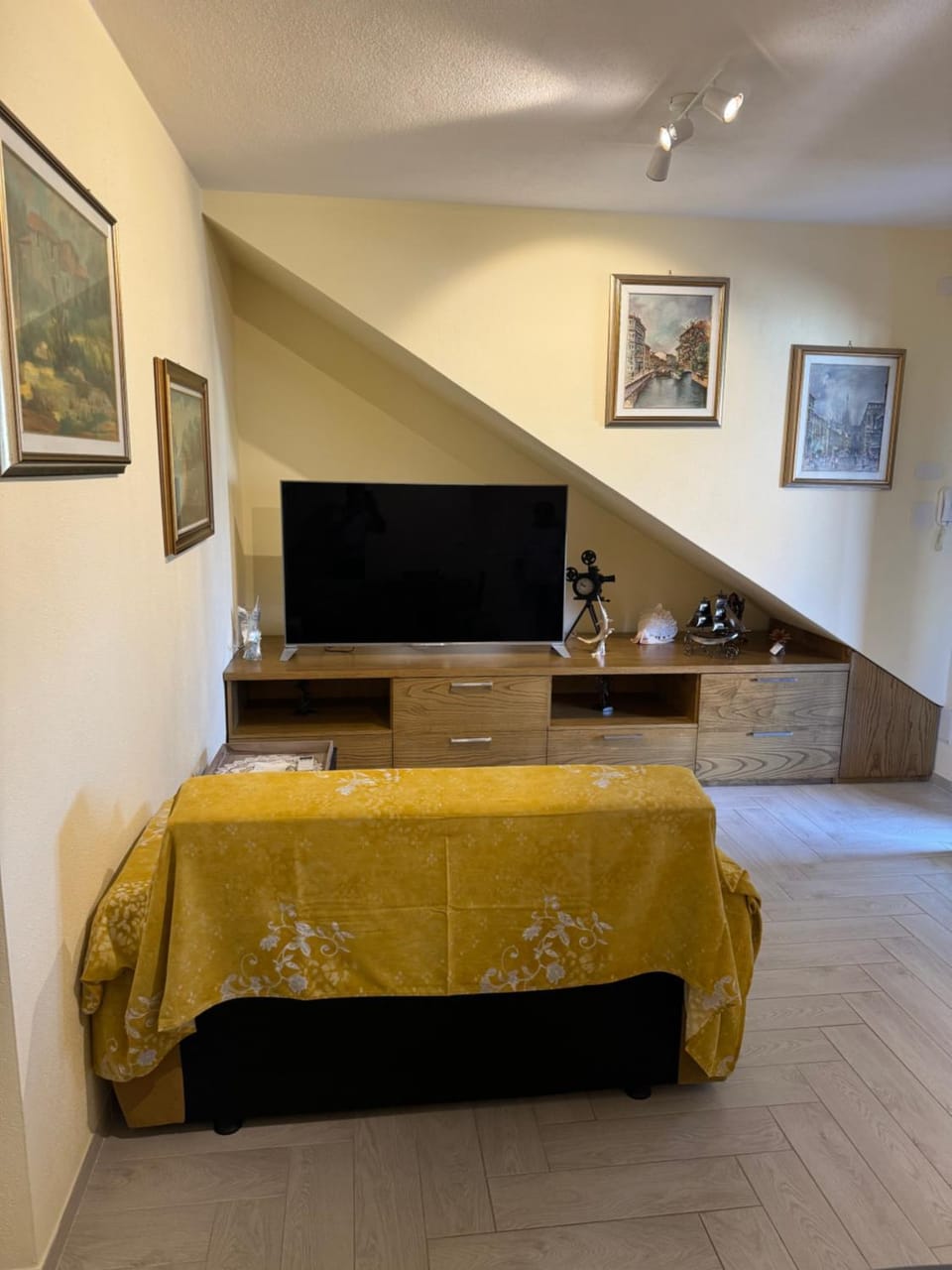 Communal lounge/ TV room, Evening entertainment