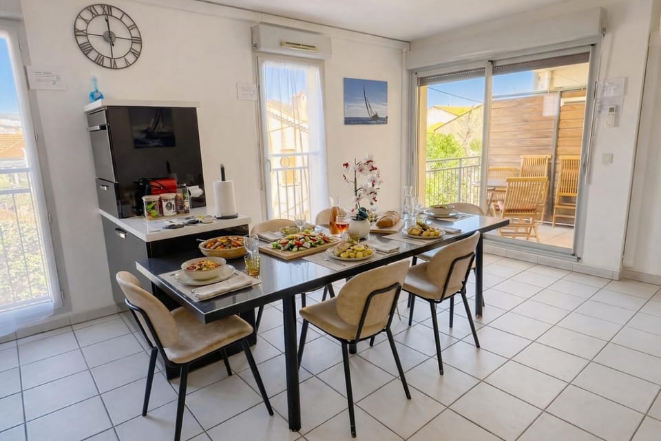 Evasion T3 4 étoiles entre Port et Calanques - Parking Privé, Plages 10mn à pied Apartment in La Ciotat