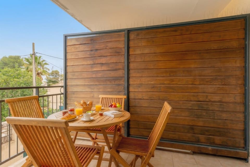 Evasion T3 4 étoiles entre Port et Calanques - Parking Privé, Plages 10mn à pied Apartment in La Ciotat