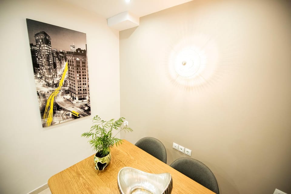 Seating area, Dining area
