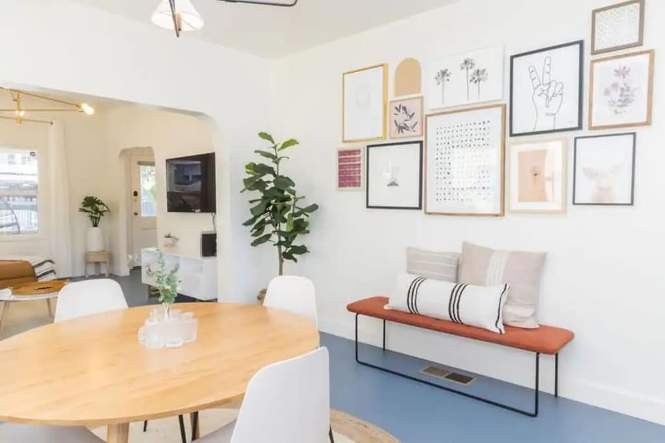 Seating area, Dining area