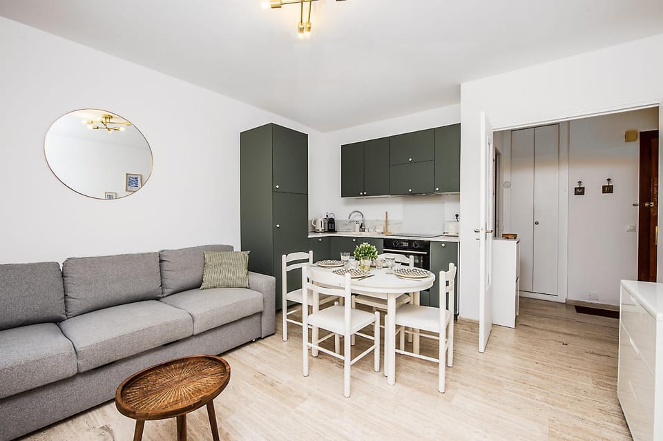 Colonel hébert deux pièces climatisé Apartment in Menton