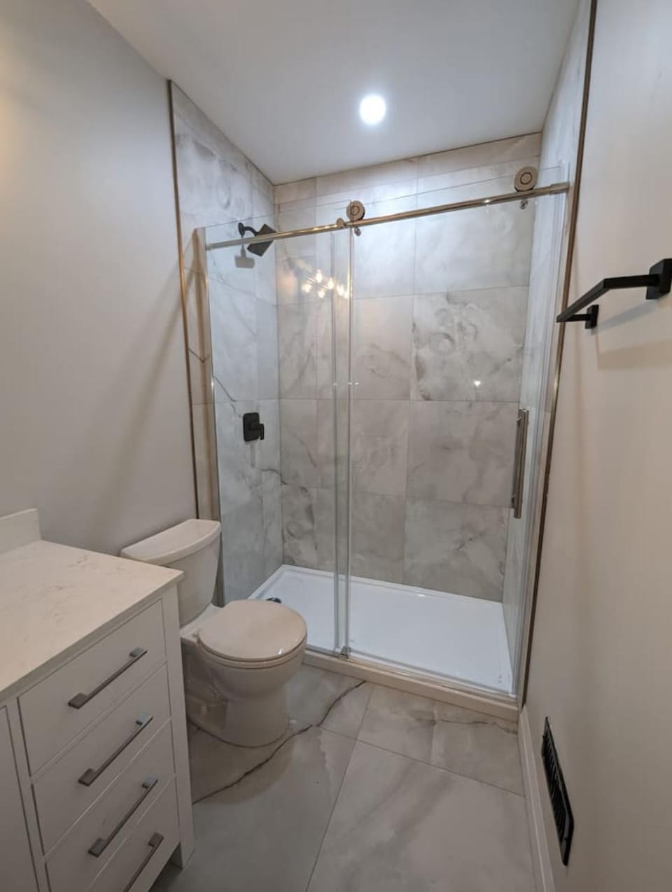2BR 1 king 1 Queen with parking 3 GBPS internet Apartment in Kitchener