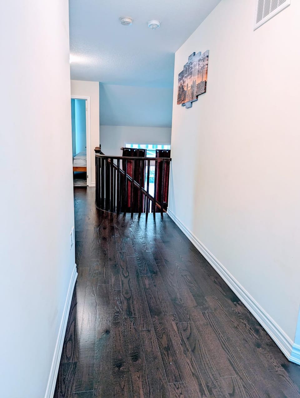 4BR 2 king 3 Queen 6 beds in total 3 GBPS Wi-Fi House in Kitchener