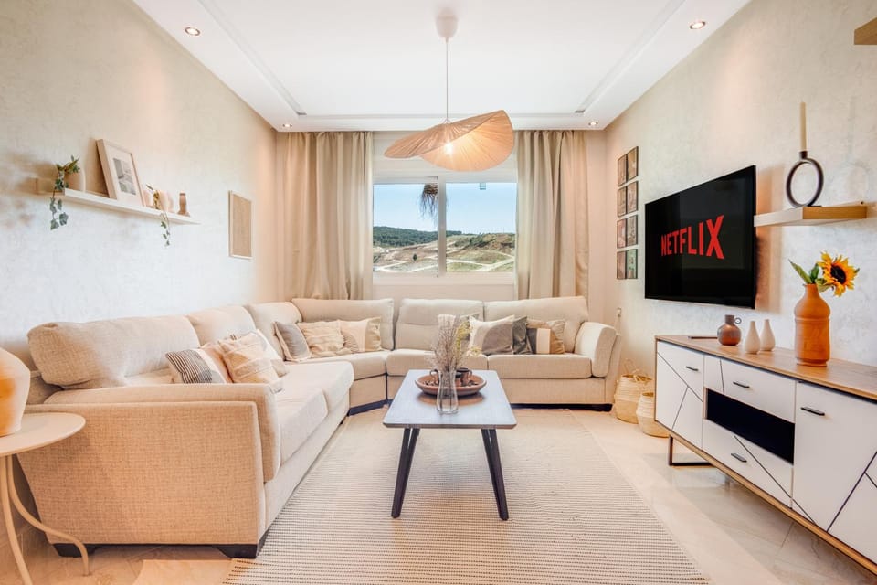 Communal lounge/ TV room, TV and multimedia, Living room, Seating area