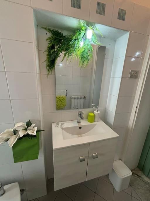 Bathroom, towels