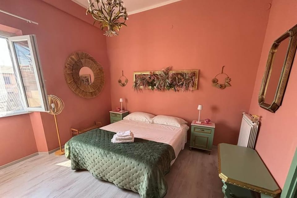 Bed, Photo of the whole room, Decorative detail, Bedroom