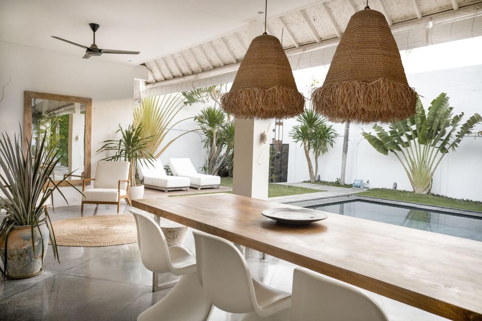 Tropical 3bdr poolvilla in heart of Seminyak Villa in North Kuta