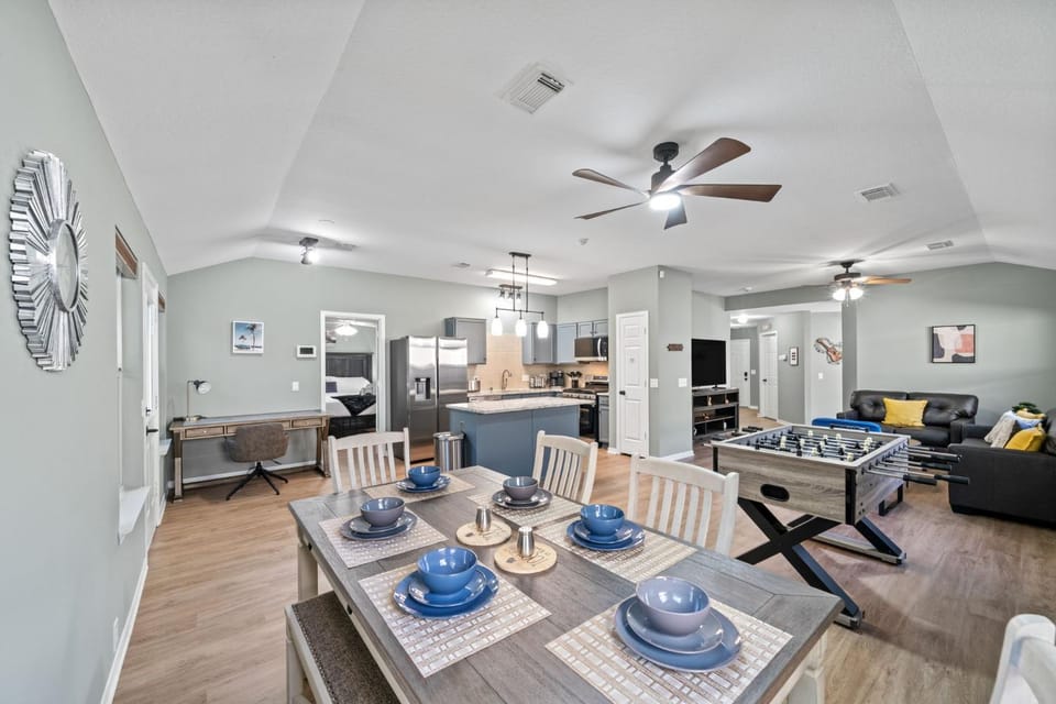 Kitchen or kitchenette, Living room, Dining area