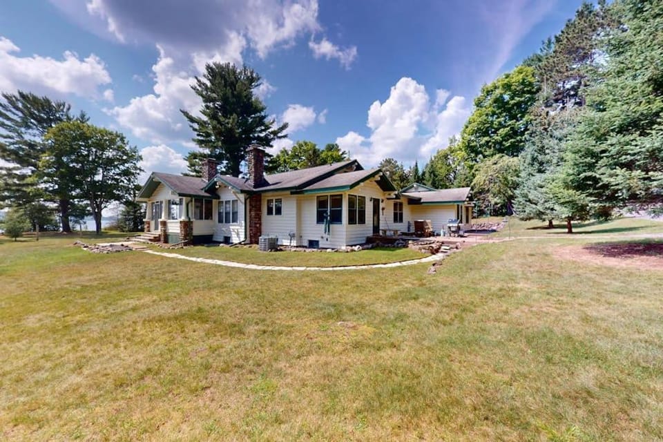 Flagpole Point House in Wisconsin