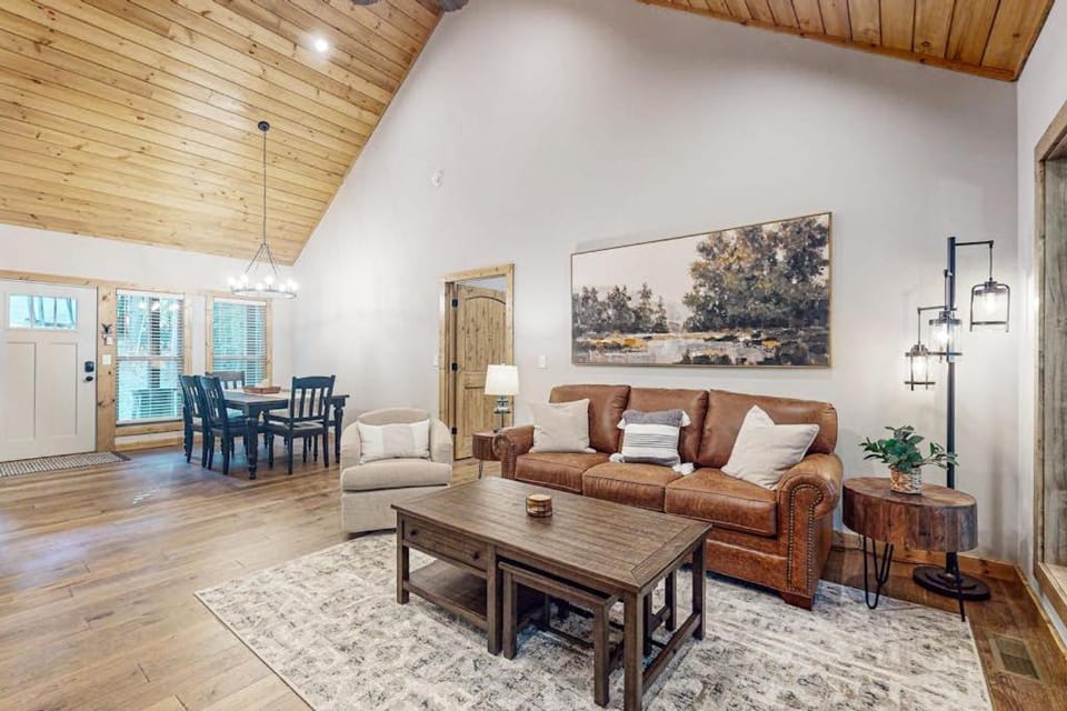 Rustic Elegance of Ellijay House in Georgia