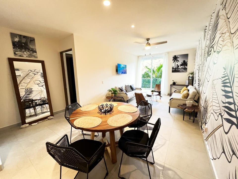 TV and multimedia, Balcony/Terrace, Living room, Photo of the whole room, Dining area, Garden view
