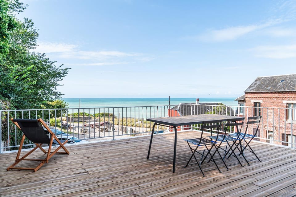 Patio, Natural landscape, View (from property/room), Balcony/Terrace, Dining area, Sea view