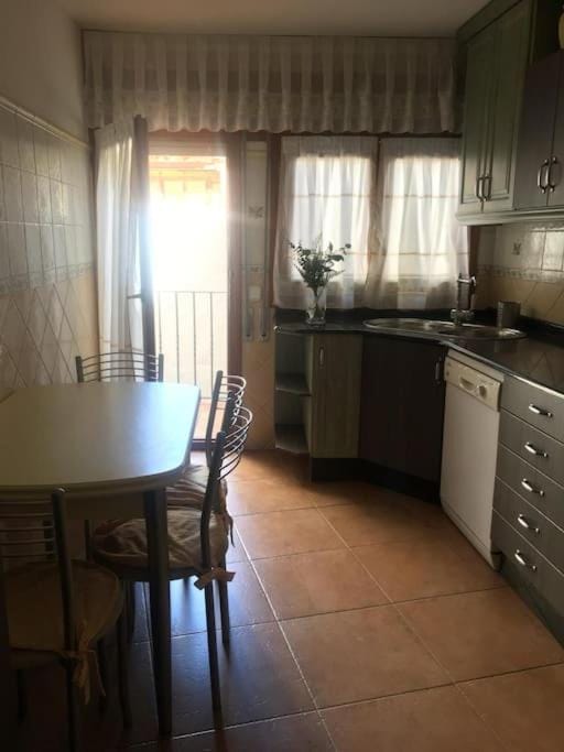 Kitchen or kitchenette, Kitchen or kitchenette