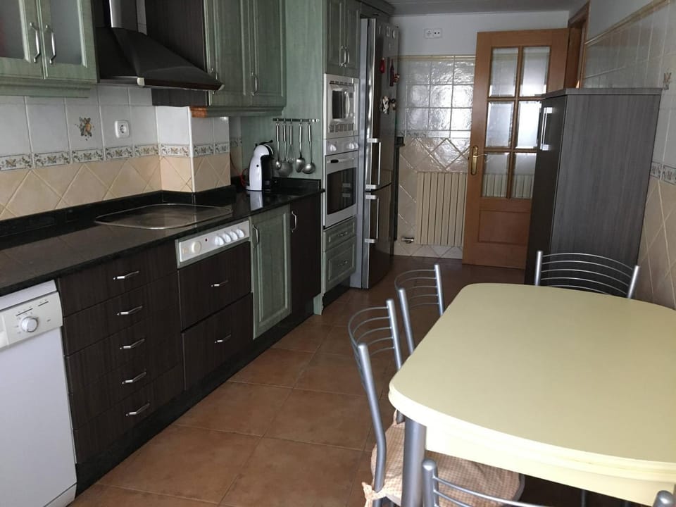 Kitchen or kitchenette, Kitchen or kitchenette