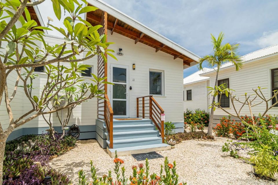 Plumeria House and Mistico Beach Club plus Boat Shuttle Villa in San Pedro