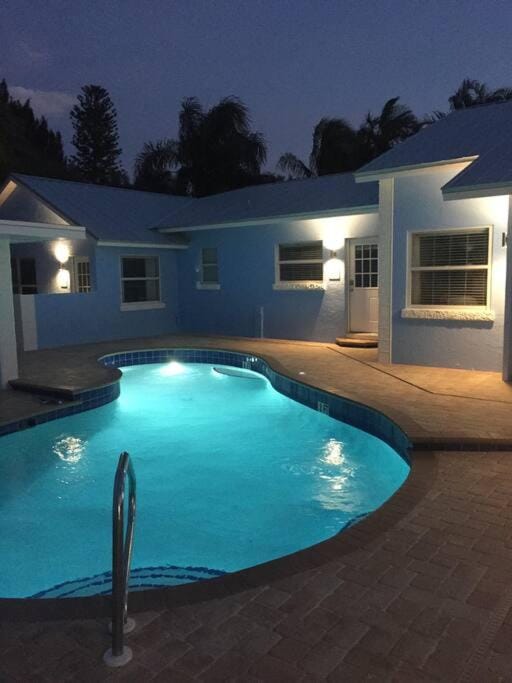 Swimming pool