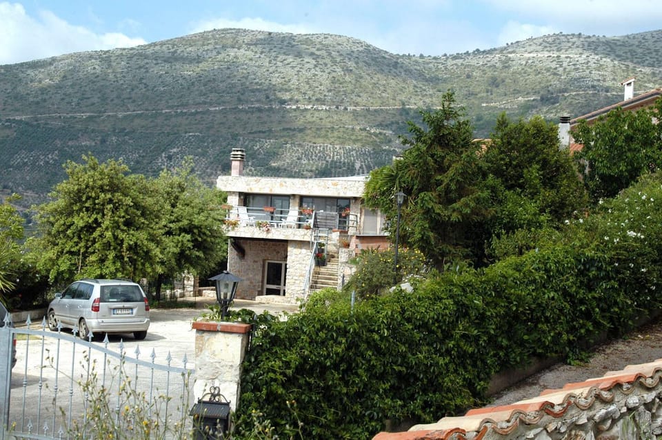 Facade/entrance, Mountain view