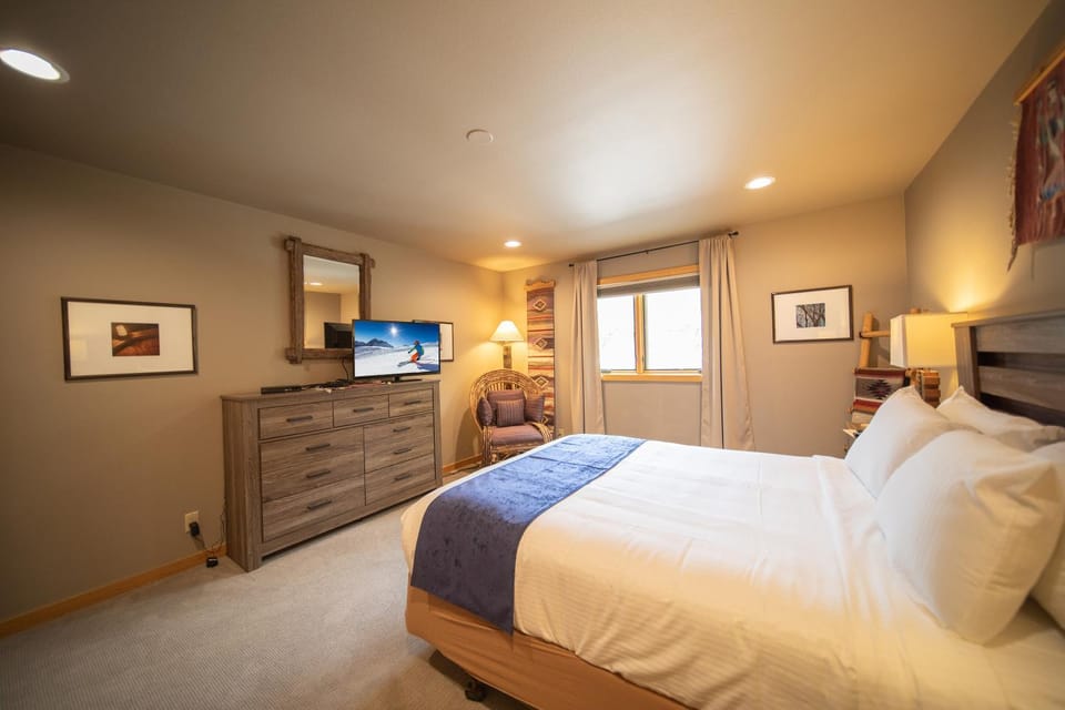 Liftside 203 by SummitCove Lodging in Colorado House in Keystone