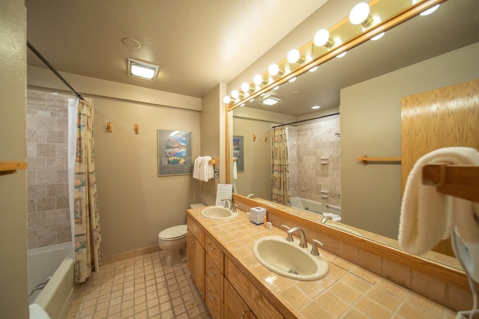 Liftside 203 by SummitCove Lodging in Colorado House in Keystone