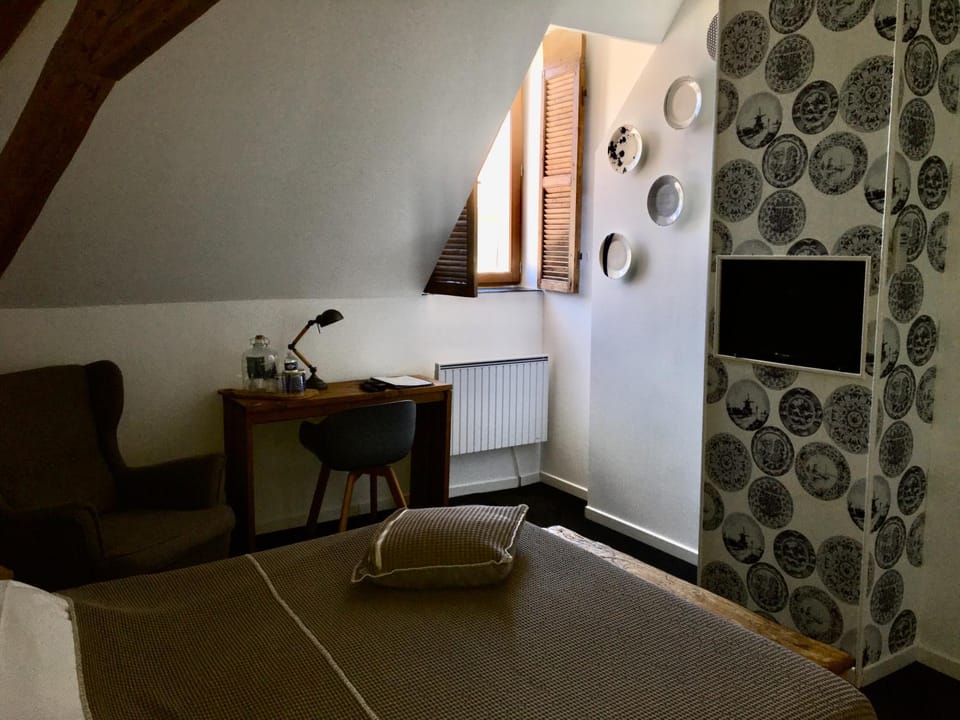 Bed, Photo of the whole room, Decorative detail