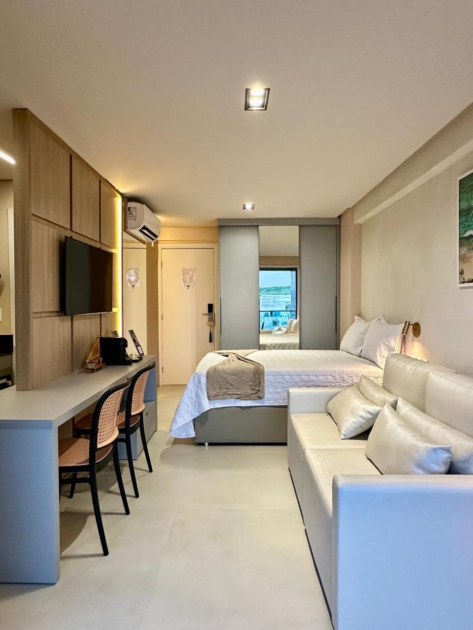 Bed, TV and multimedia, Kitchen or kitchenette, Living room, Photo of the whole room, Bedroom, wardrobe