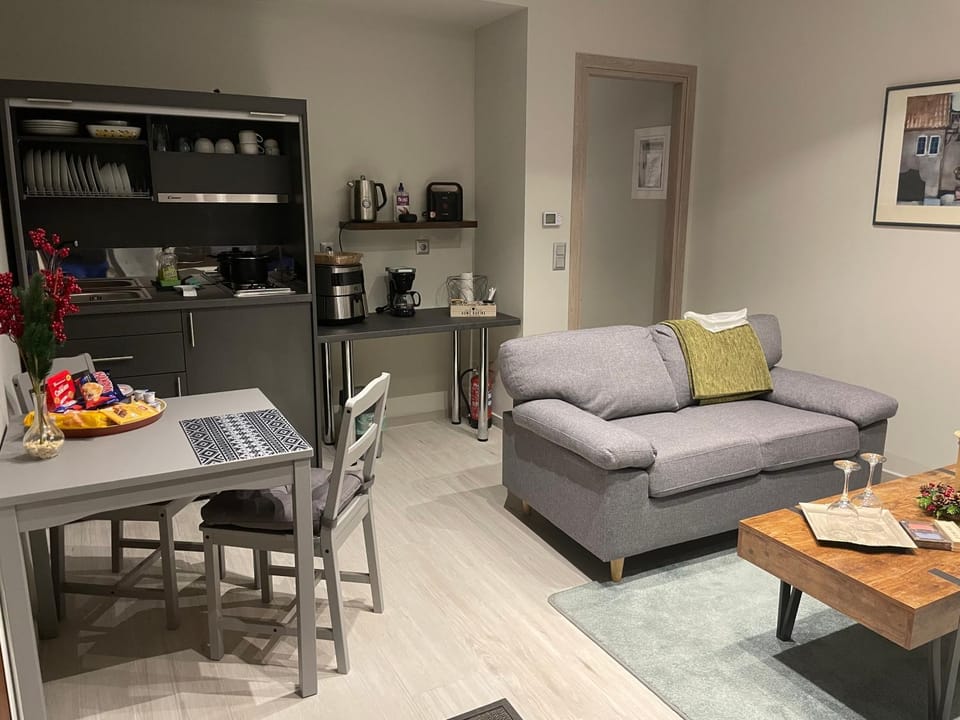 Kitchen or kitchenette, Living room