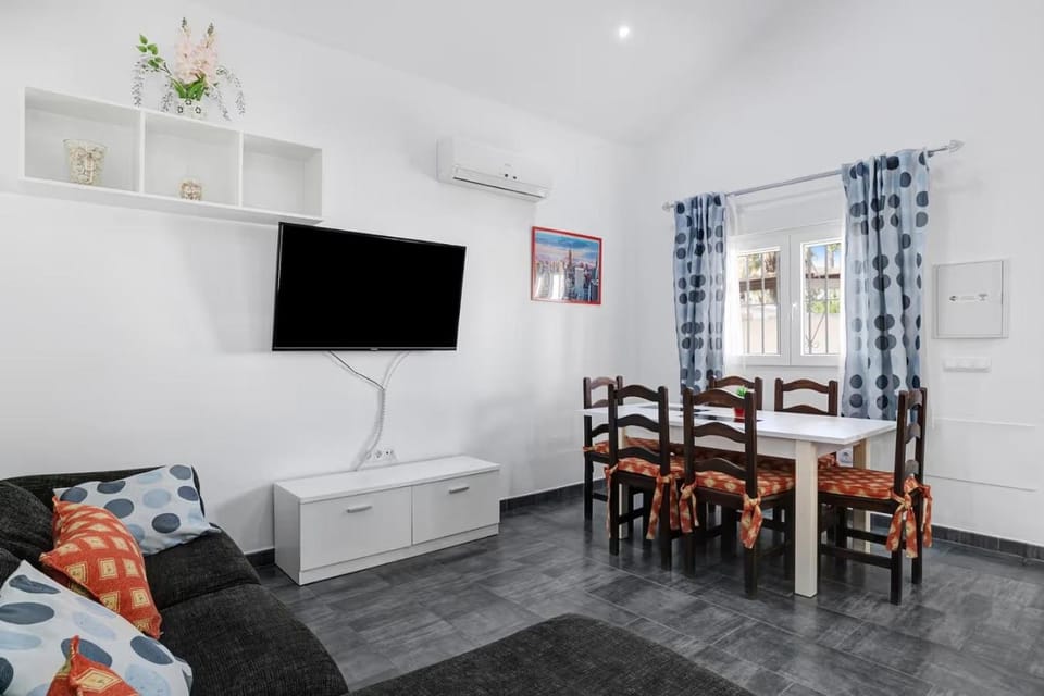 TV and multimedia, Living room, Dining area