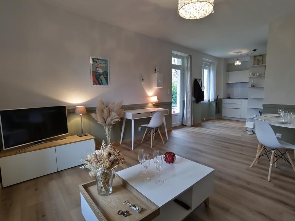TV and multimedia, Living room, Seating area