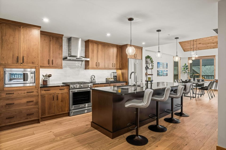 Kitchen or kitchenette, Dining area, dishwasher, oven, stove, toaster