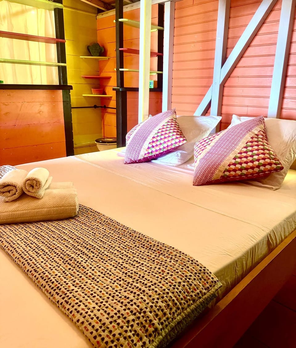 Bed, Bathroom, Photo of the whole room, Bedroom, towels