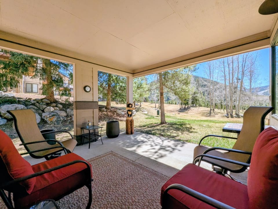 Patio, Day, Natural landscape, Garden, Seating area, Mountain view
