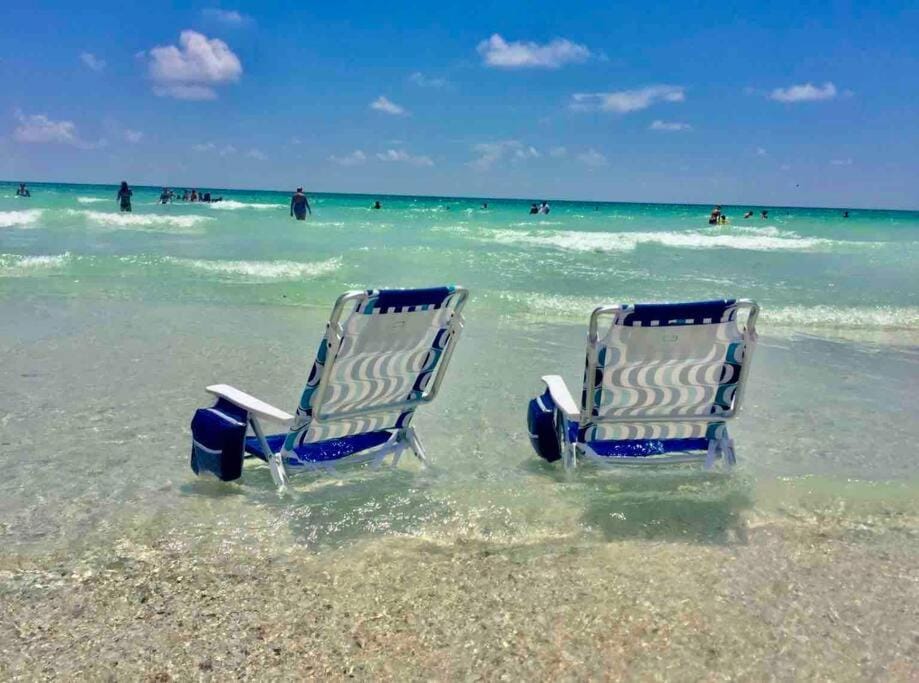 VILLA 4 Walk to beach Pool Daily Rentals Apartment in Florida