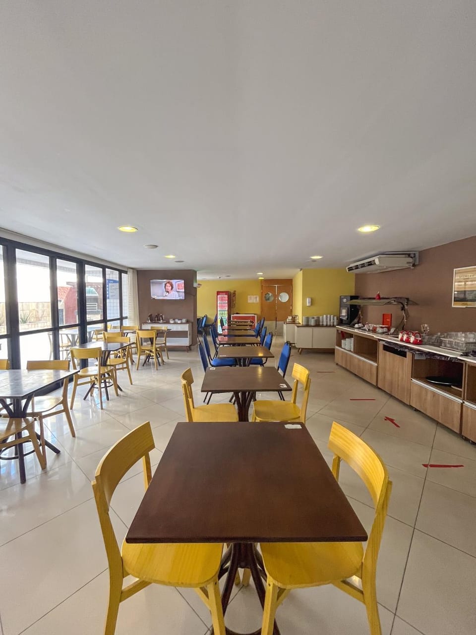 Restaurant/places to eat, Internal: Not applicable to any particular room