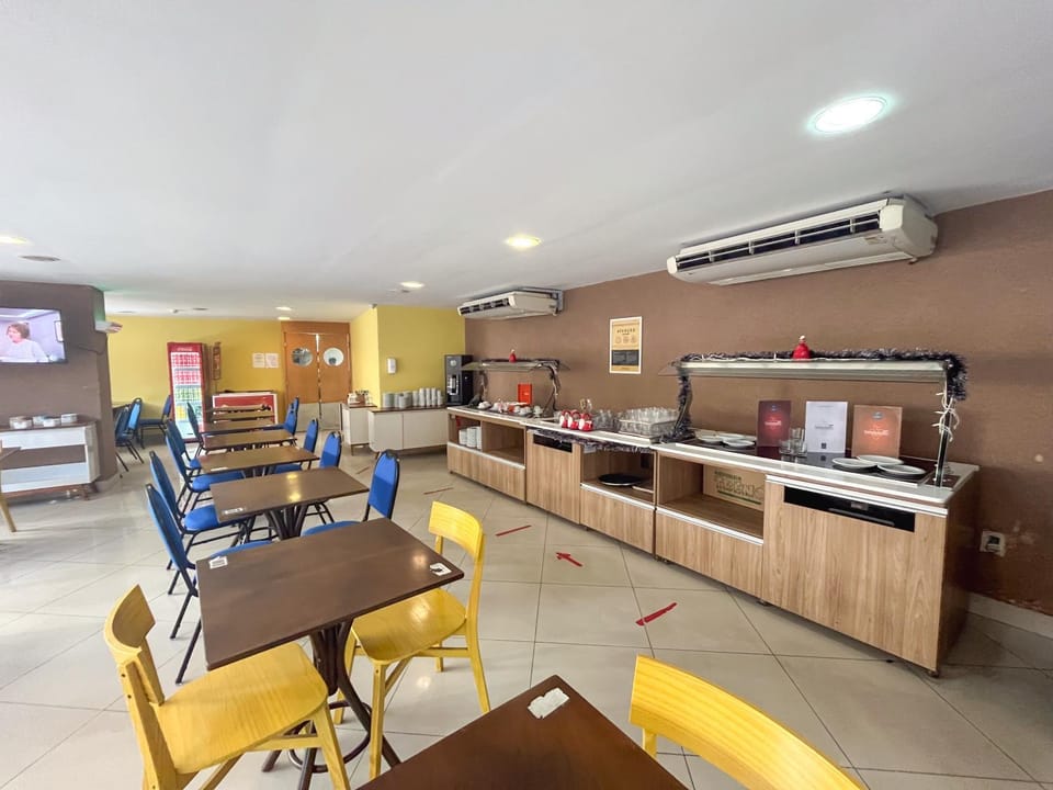 Restaurant/places to eat, Internal: Not applicable to any particular room