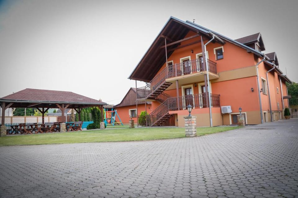 Penzion SUNGARDEN-Veľký Meder Bed and Breakfast in Slovakia