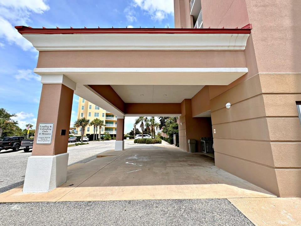 Property building, Facade/entrance, Day