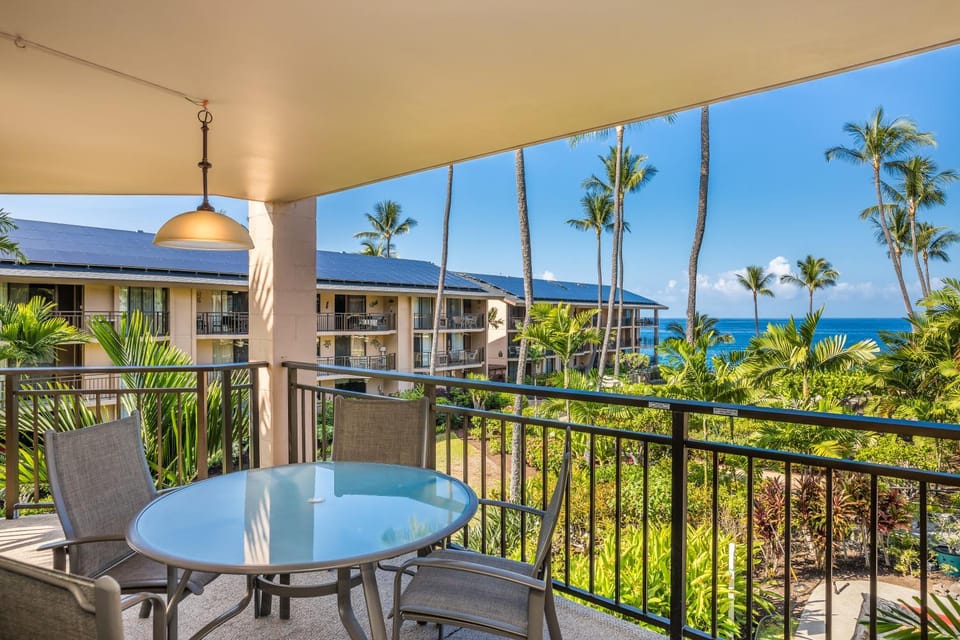 Natural landscape, View (from property/room), Balcony/Terrace, Dining area, Sea view