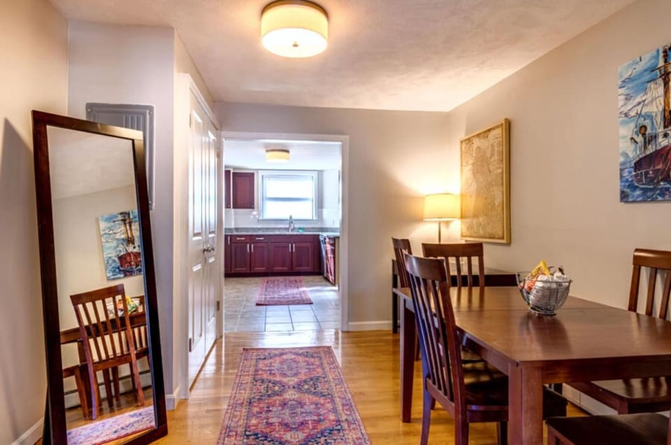 Seating area, Dining area