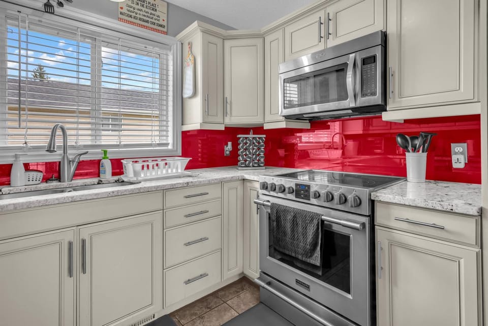 33 Executive Home, Ac, Airport House in Calgary