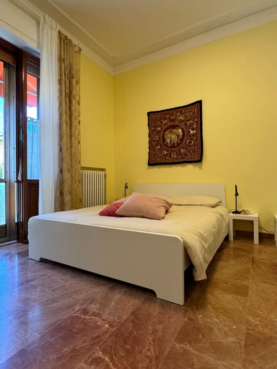 Bed, Photo of the whole room