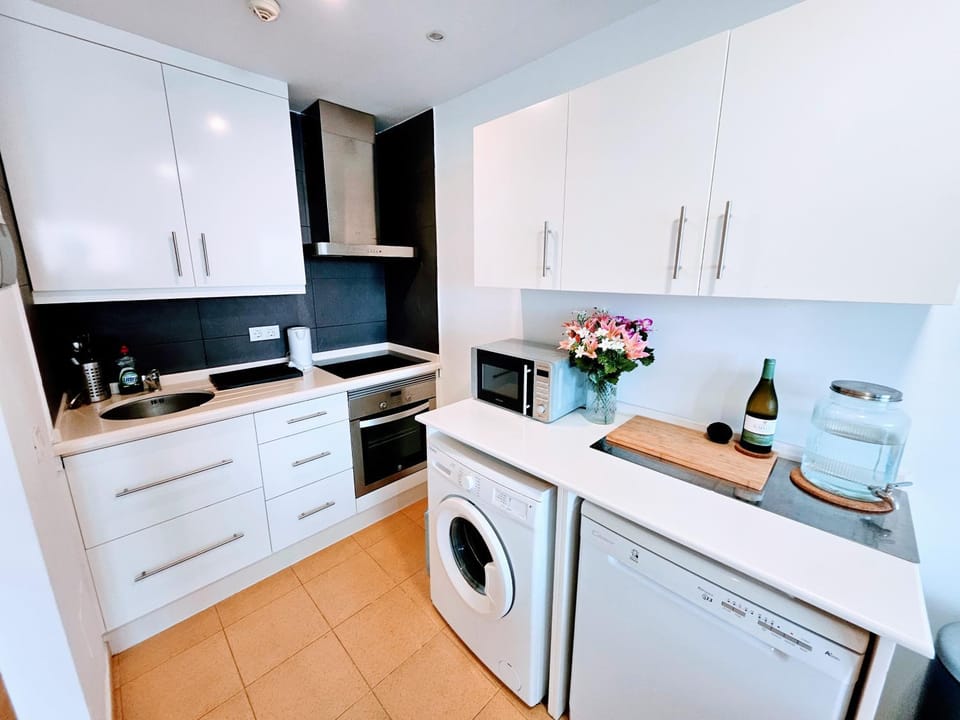 Kitchen or kitchenette, dishwasher, stove, washing machine