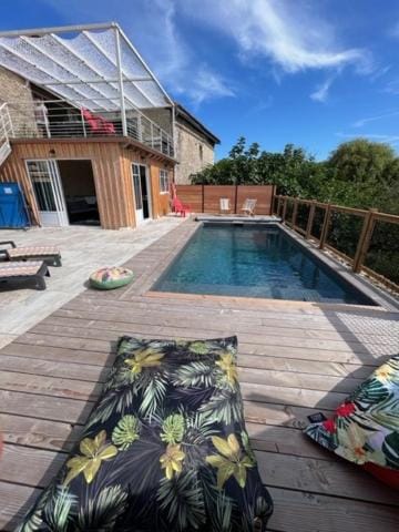 Swimming pool, Swimming pool