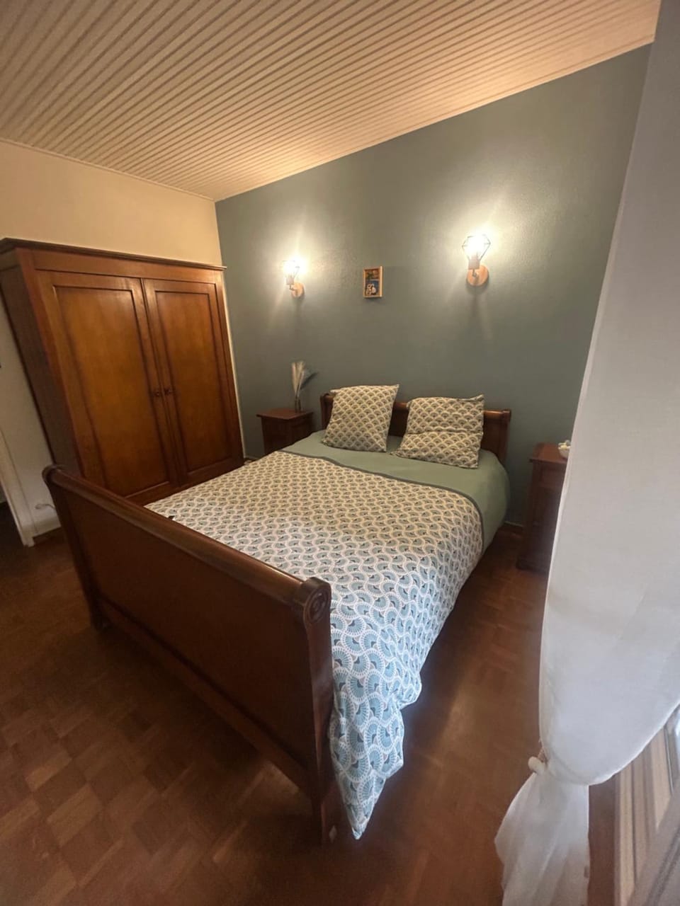 Bed, Photo of the whole room, Bedroom, wardrobe