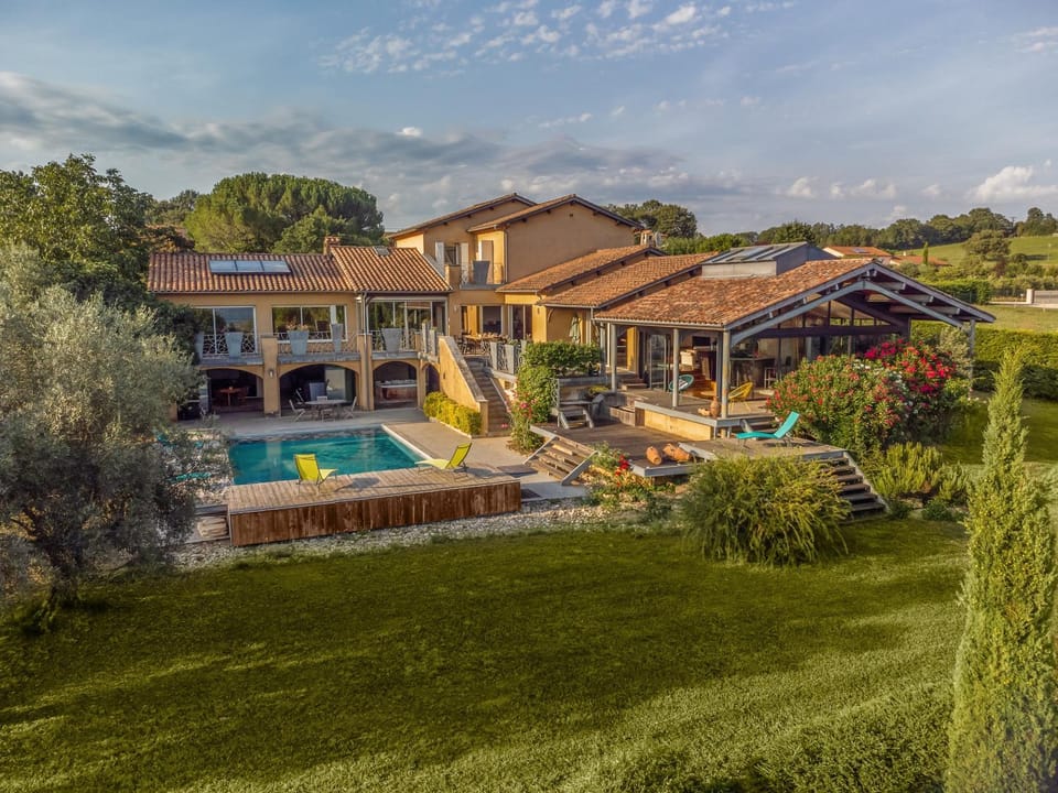 Property building, Spring, Day, Garden, Garden view, Pool view, Swimming pool, sunbed