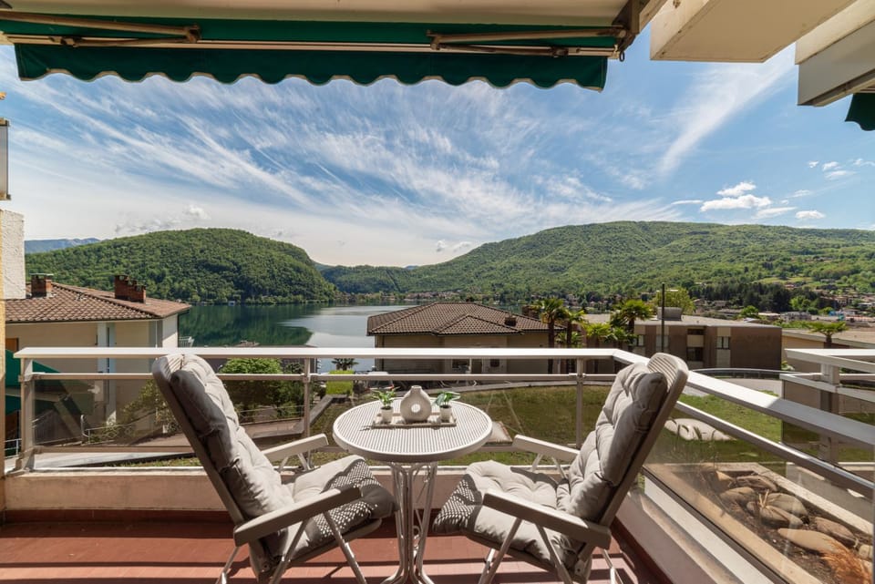 Balcony/Terrace, Lake view